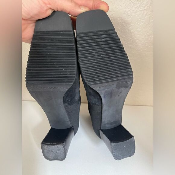 Stuart Weitzman Black Chelsea Suede and elastic Block Heel square toe Bootie 9.5 - Picture 9 of 11